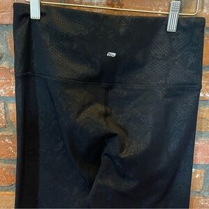 Snakeskin print leggings